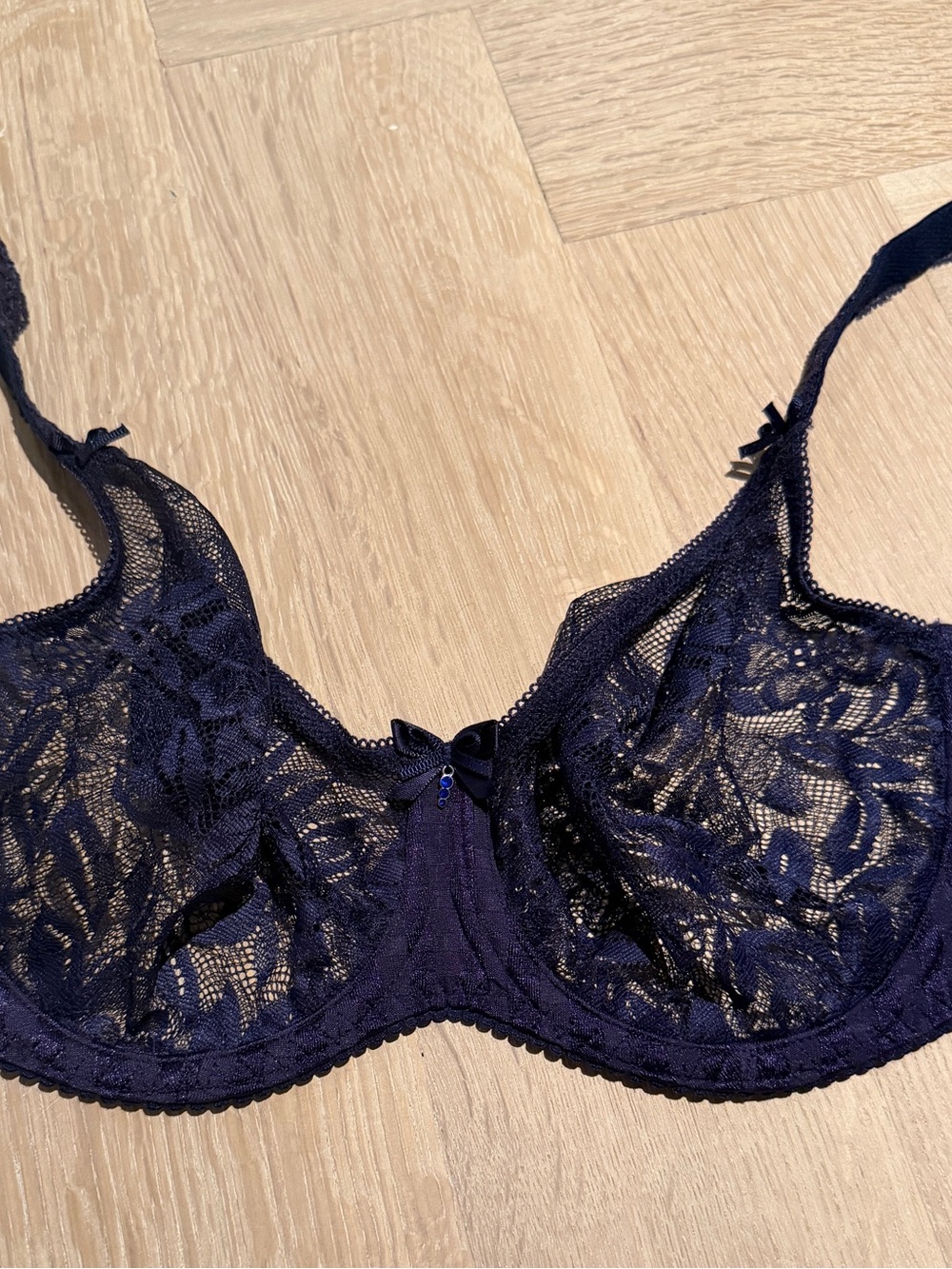 Prima Donna Navy Lace Underwire Bra with Bow Accent - Like New
